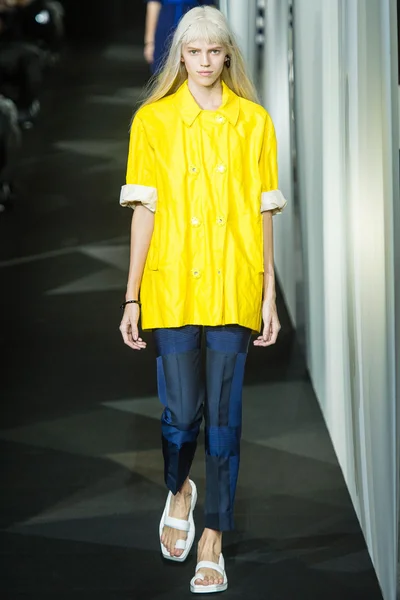Look 17